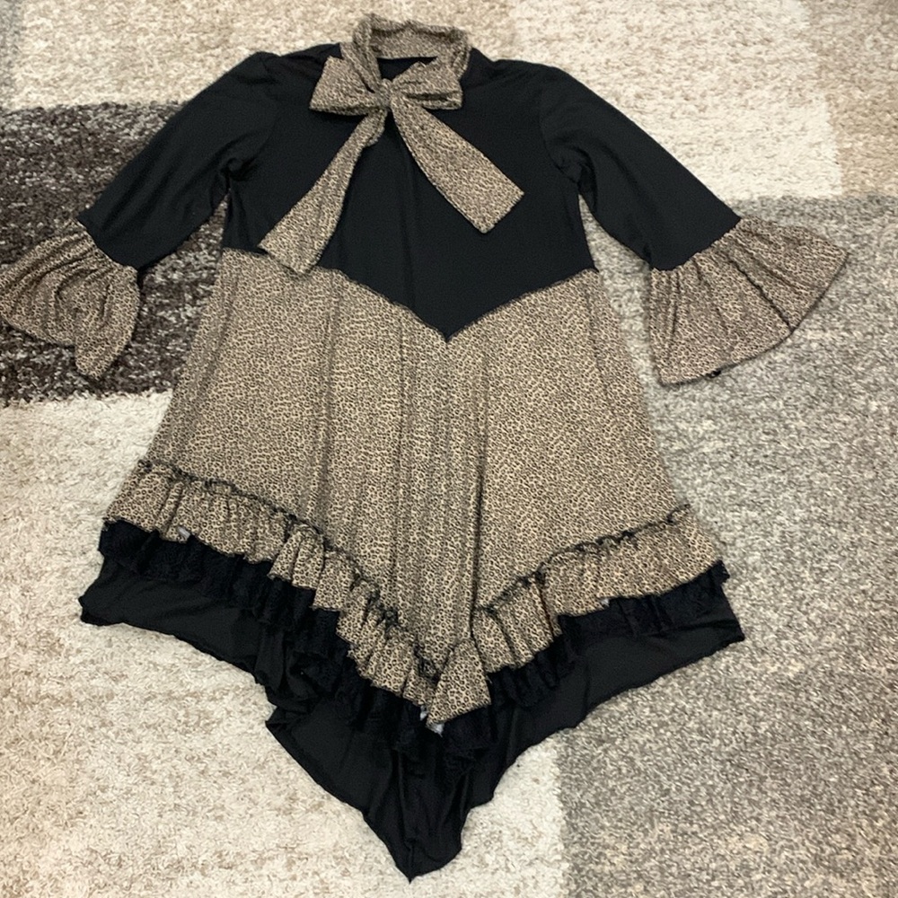 Normony Design top. Black & tan print too w/ruffles and self-tie bow.